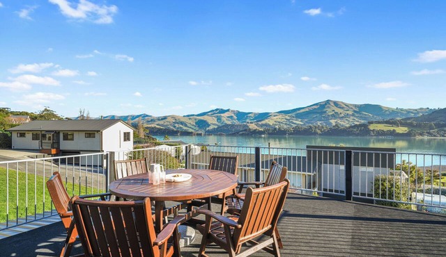 Belle Vue - Akaroa Holiday Home in Duvauchelle