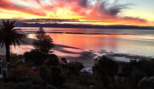 Bisley Beach House - 3 minutes walk to Tahunanui Beach in Moana