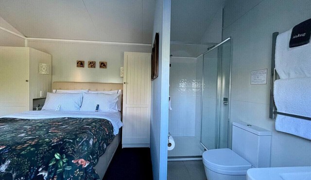 Blackbird Cottage-Country Comfort, Birdsong & Pigs in Christchurch