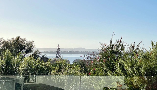 Boutique Apartment with Sea Views, Sun, Outdoor Living