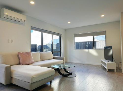 Brand New 3BR v Beach&Train Walk v Courtyard Garage