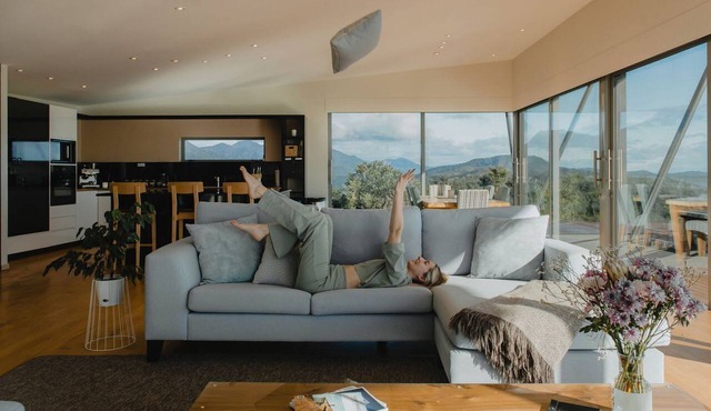 Breathtaking South Island Holiday Home Ideal as Luxury Accommodation, Nelson in Nelson