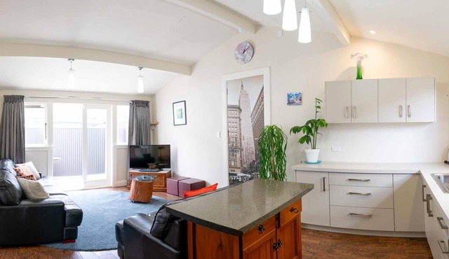 Built for Teams: Spacious Multi-Unit Stay with Secure Parking for 5