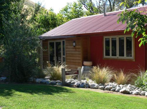 Burn Cottage Retreat in Lowburn