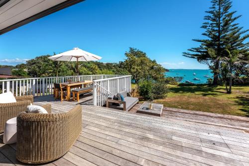By the Coast, Picnic Bay, Waiheke Island in Auckland