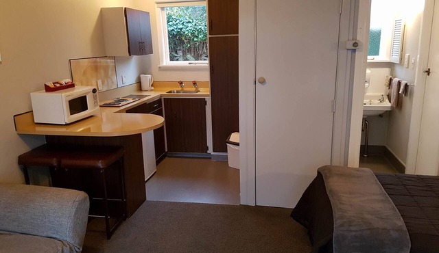 Camberley Court Motel