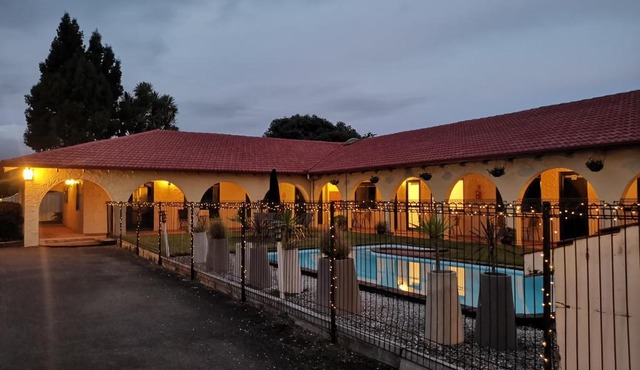 Captains Quarters Motor Inn in Hamilton