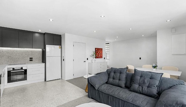 CBD Contemporary Comfort Townhouse 2 Bed 2Bath in Christchurch
