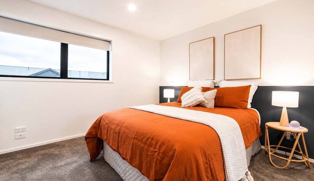 Central 2BR Townhouse | Near CBD + Stadium in Christchurch