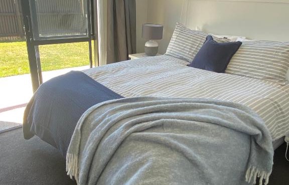 Central Retreat and self contained with free wifi in Lowburn