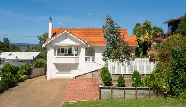 Central & StylishTauranga Home with separate we flat option in Tauranga
