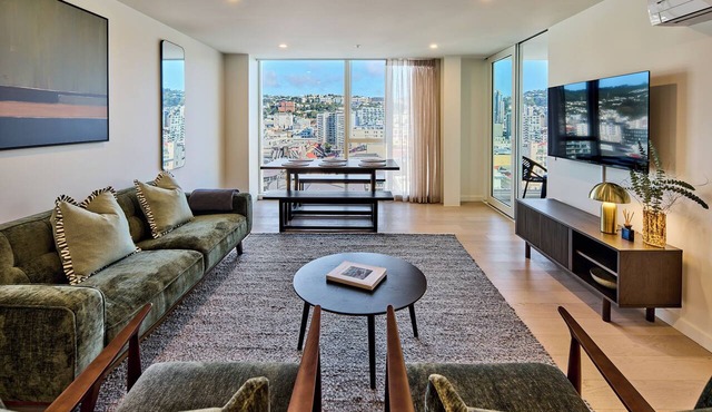 Central Te Aro 2BR with Balcony & City Views in Wellington