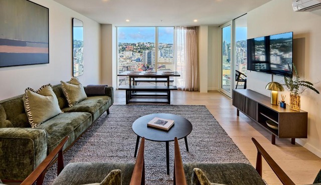 Central Te Aro 2BR with Balcony & City Views in Wellington