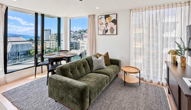 Central Te Aro 2BR with Balcony & Indoor Pool in Wellington