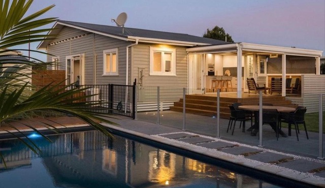 Character Villa Oasis - Pool & Beach in Athenree