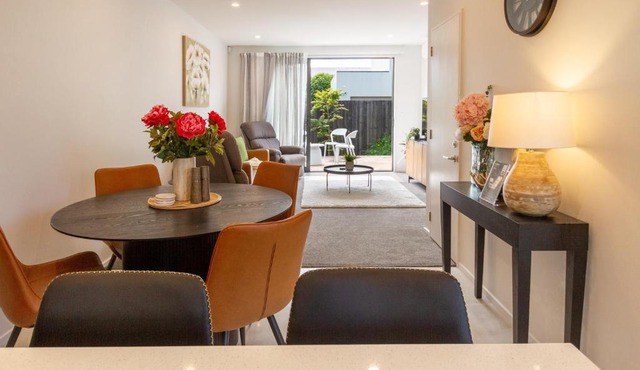 Charming 3-Bedroom Escape Carpark in Christchurch