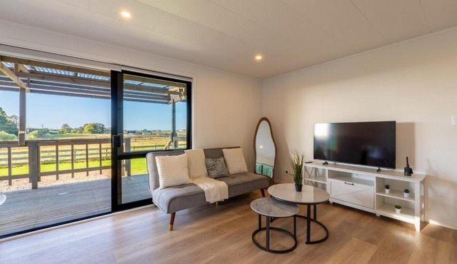 Charming 3-Bedroom Farm Stay Cabin in Kingseat in Auckland