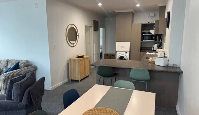 Chic 2 Bedroom Apartment in Art Deco Napier
