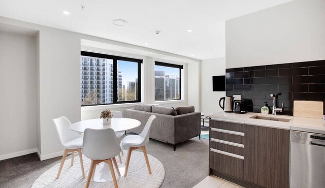 City Skyline Apartment near Myers Park