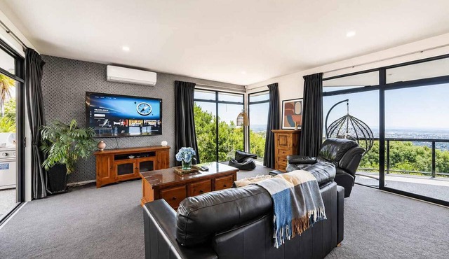 City Views | 4BR | Sleeps 10 | Christchurch in Christchurch