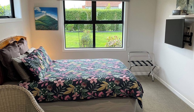 Clean, warm and beautiful place to stay only 4 minutes to Cambridge.