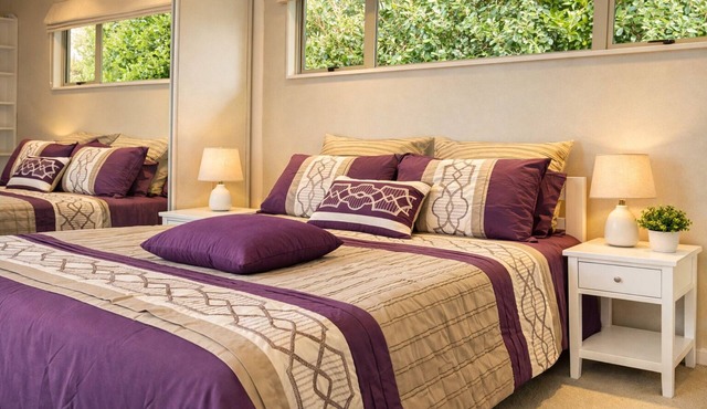 Close Motorway Free Breakfast Fabulous Views Self-contained Own deck Own parking in Auckland