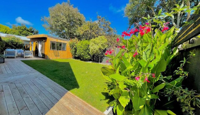 Close to airport getaway in Christchurch