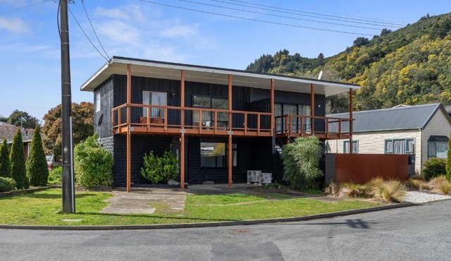Coastal Charm - Picton Holiday Home in Picton