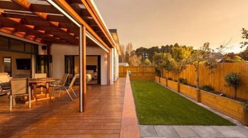 Coastal Family Retreat Spacious 3BR Escape in Christchurch