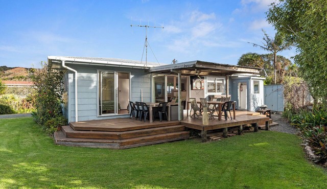 Coastal Hideaway - Waipu Cove Holiday Home
