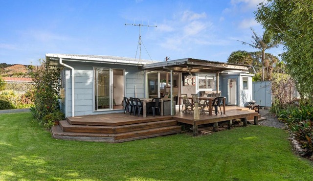 Coastal Hideaway - Waipu Cove Holiday Home