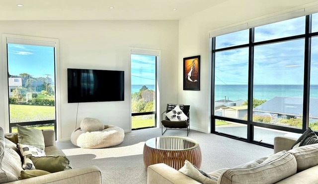 Coastal Luxe Villa Kakanui in Kakanui