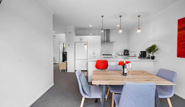 Contemporary 3 Bed Townhouse Near CBD & Hospital