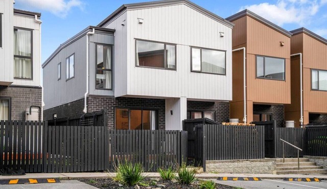 Contemporary Flat Bush Oasis | Parking and Air-Con