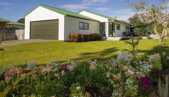 Cooks Beach Beauty - Cooks Beach Holiday Home