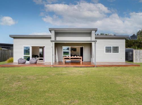 Cooks Family Retreat - Cooks Beach Holiday Home in Whitianga