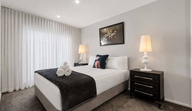 Corporate Stay | Central Location | Park Securely in Hamilton