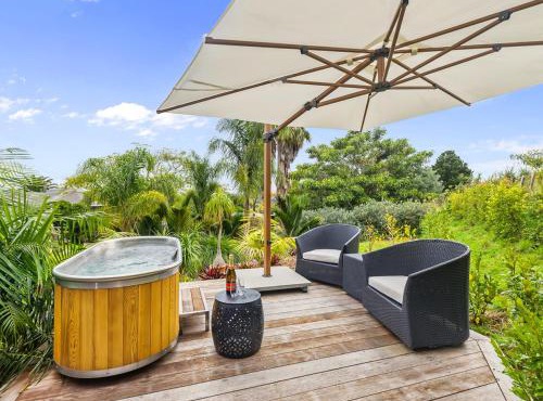 Country Idyll - Sandspit Holiday Cottage in Auckland
