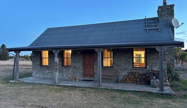 Cozy Cottage Mountain Views in Albert Town