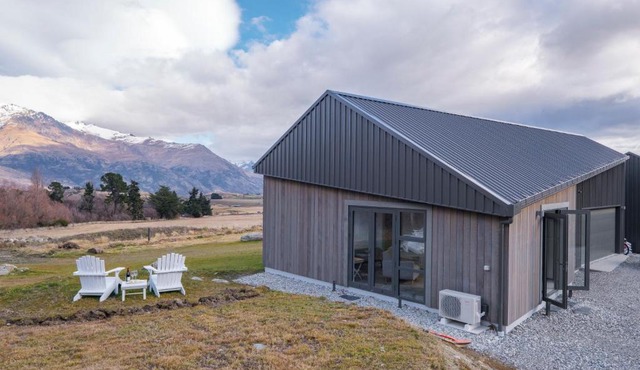 Crown Studio Rural Getaway - Arrow Junction Holiday Studio in Arrowtown