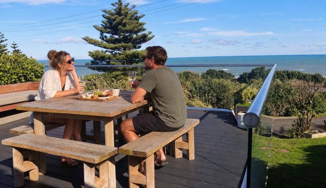 Cute 3-bed home with ocean views at Kai Iwi Beach in Kai Iwi
