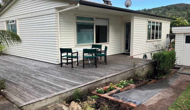 Cute two bedroom cottage very close to beach and beach bar and grill
