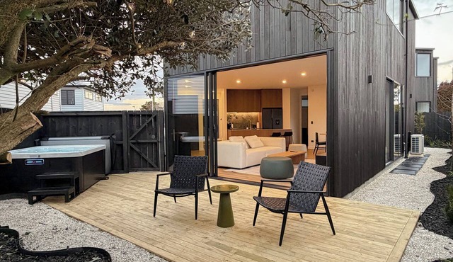 Designer Villa | Panoramic Views & Private Spa in Auckland