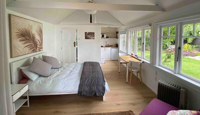 Devonport Summer Cottage