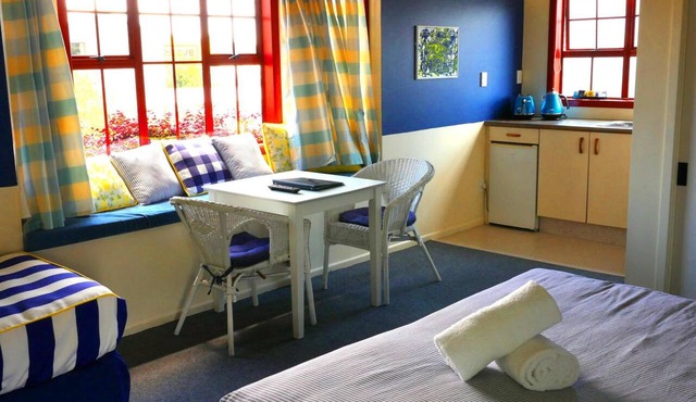 Ducks & Drakes Boutique Motel & Backpackers