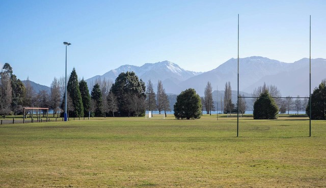 Dusky Fishing Unit - Te Anau Holiday Home in Te Anau