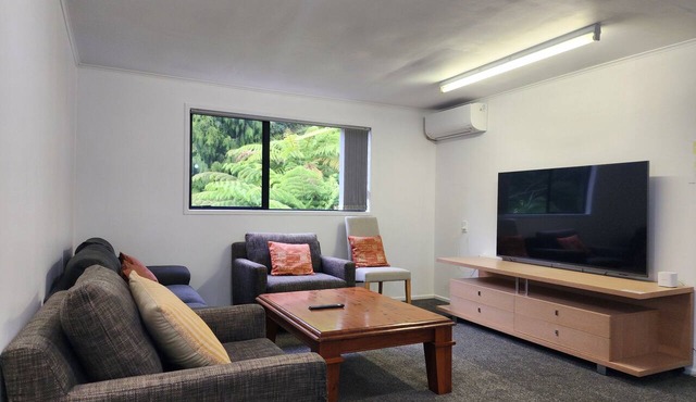 Entire Ground-floor: Spacious 145m2