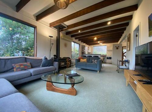 Entire house and garden - River Retreat in Wanaka