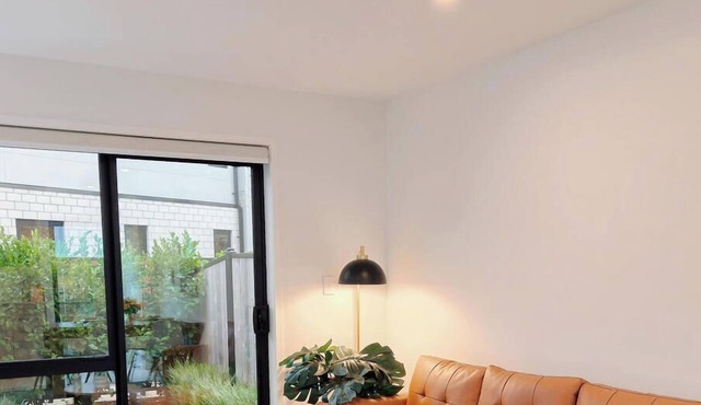 Entire Modern Classic Townhouse 2BR 2Bath Up to 6