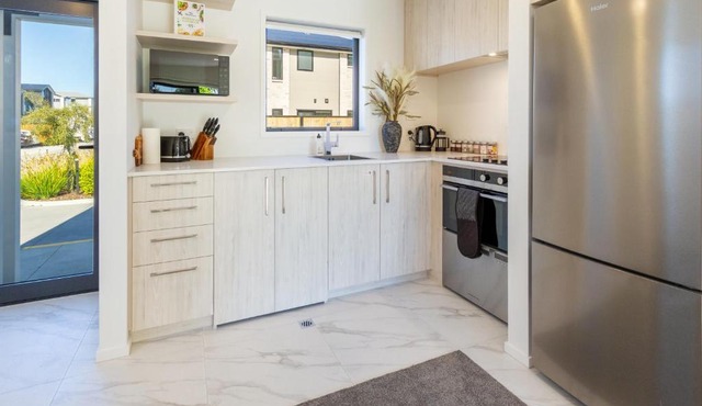 Escape at the park: 1 bed 1 bath w/carpark in Christchurch